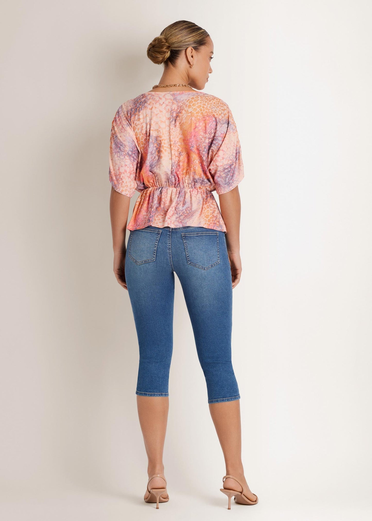 Cindy Capri Jean Medium Wash | Venus Customer Favorite